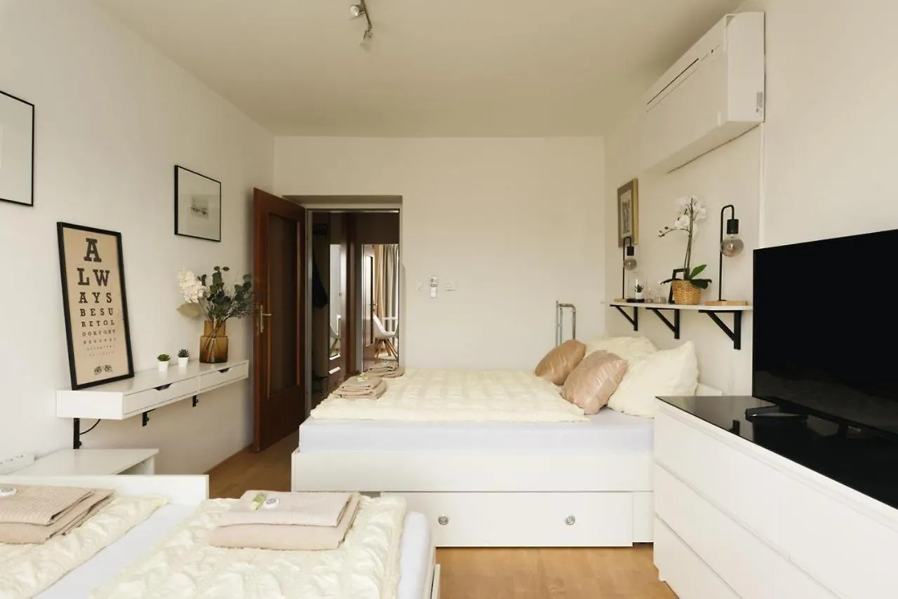 Apartment Zentral Direkt An U-Bahn Station Vienna